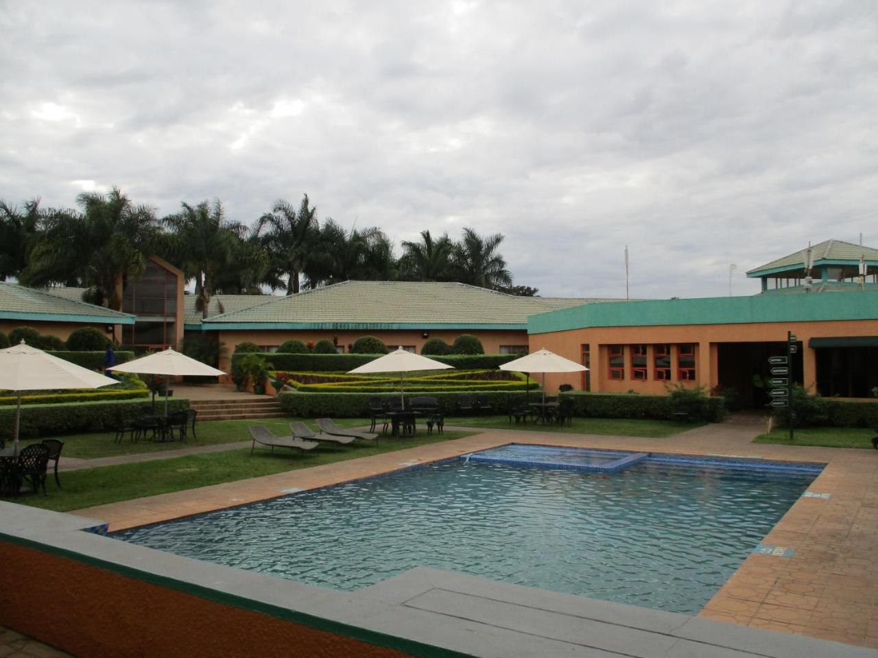 Crossroads Hotel Lilongwe Exterior foto