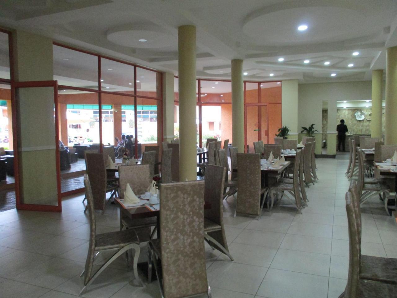 Crossroads Hotel Lilongwe Exterior foto